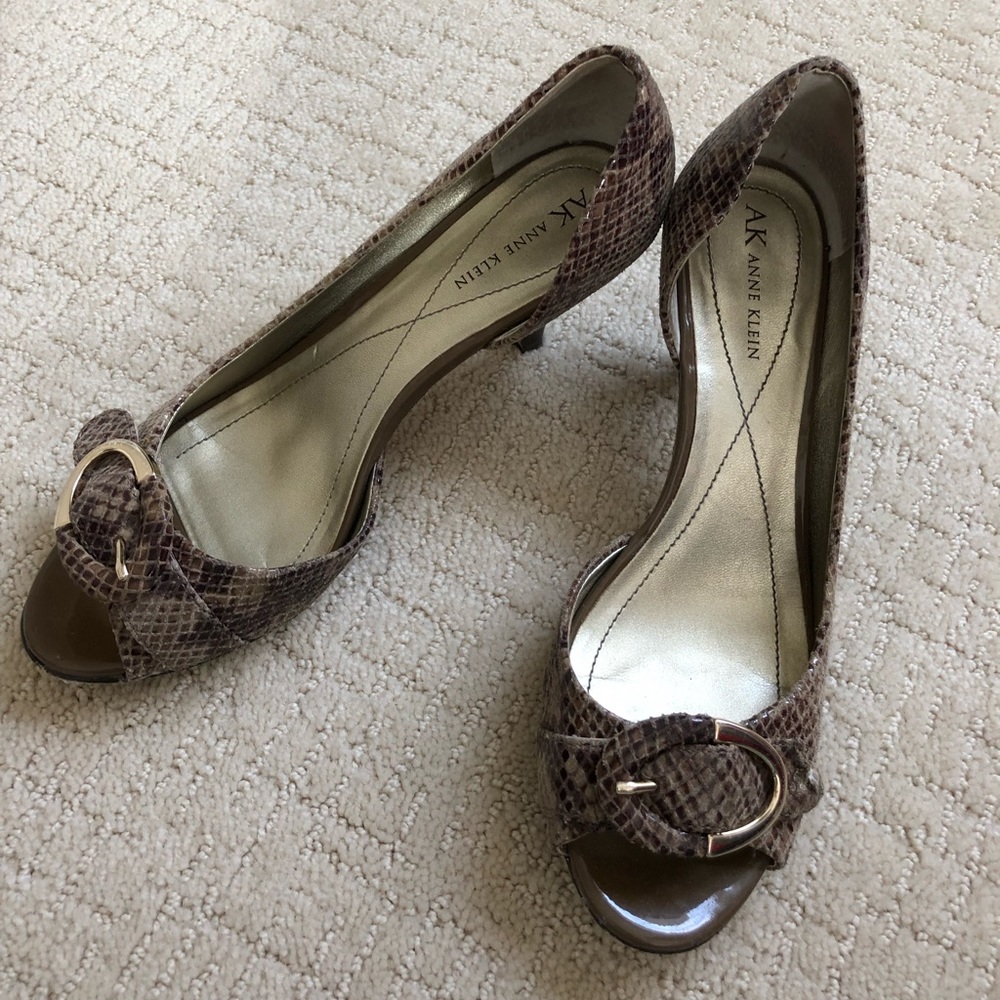 ANNE KLEIN open toe pumps